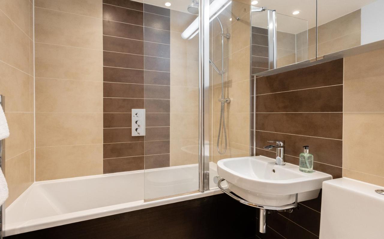 런던 The Chelsea Arms - Bright 3Bdr With Garden & Private Parking 아파트 외부 사진