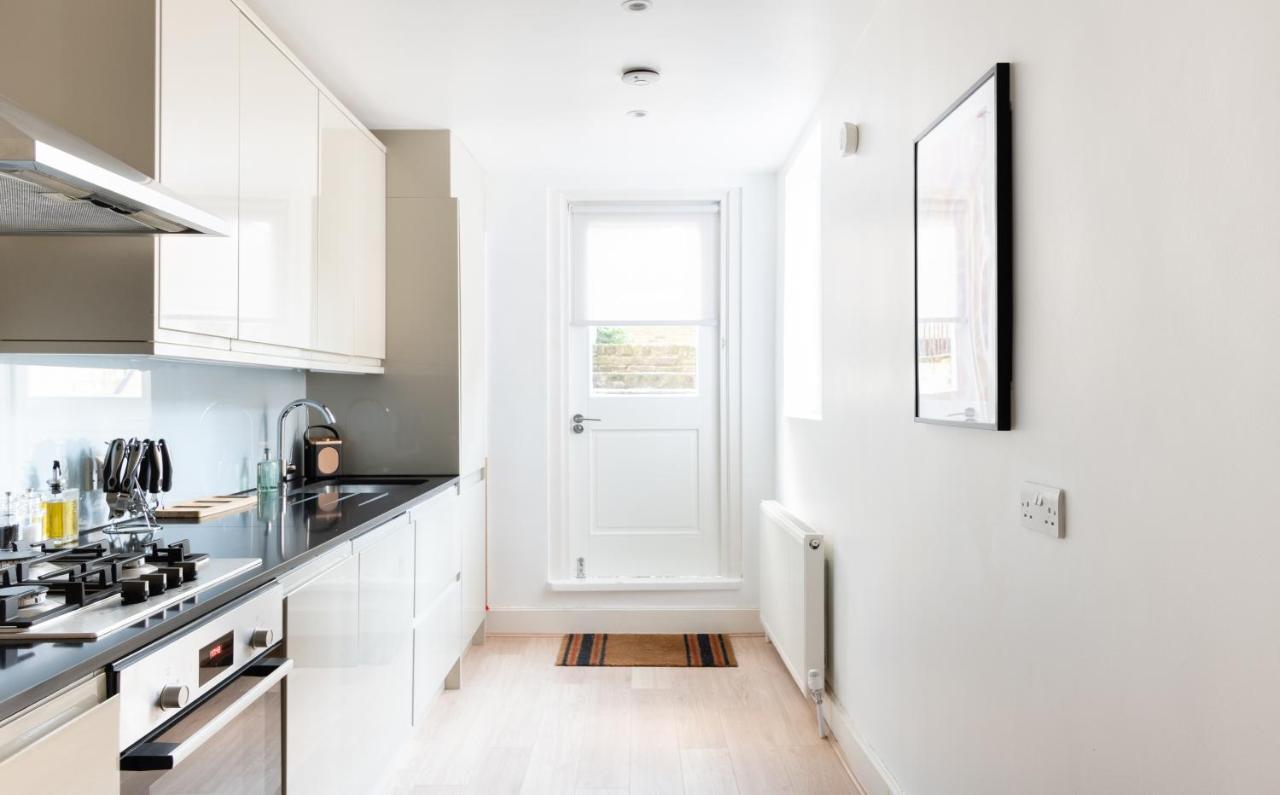 런던 The Chelsea Arms - Bright 3Bdr With Garden & Private Parking 아파트 외부 사진
